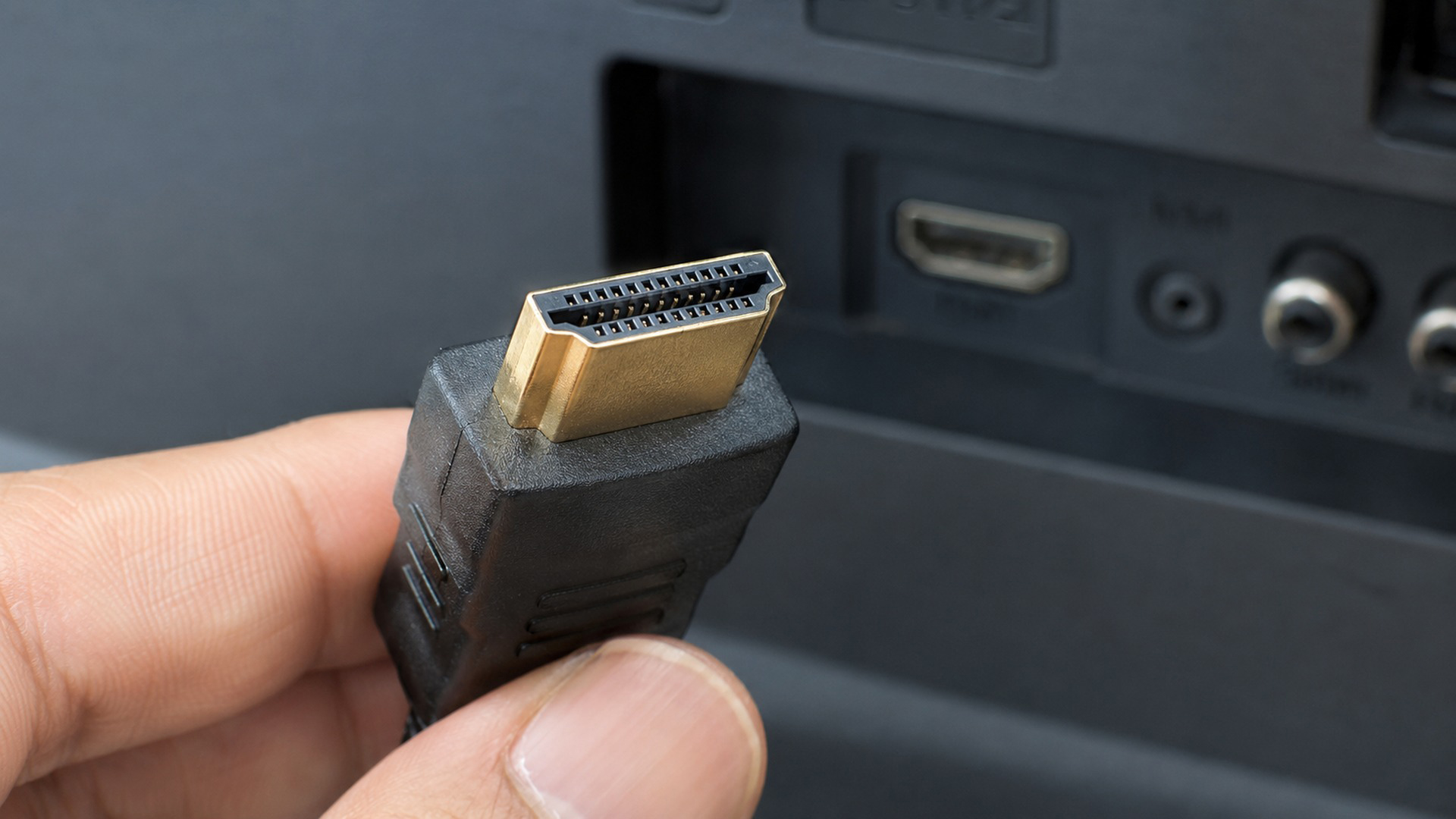 এইচডিএমআই প্লাগের কাছের দৃশ্য Close-up View of an HDMI Plug